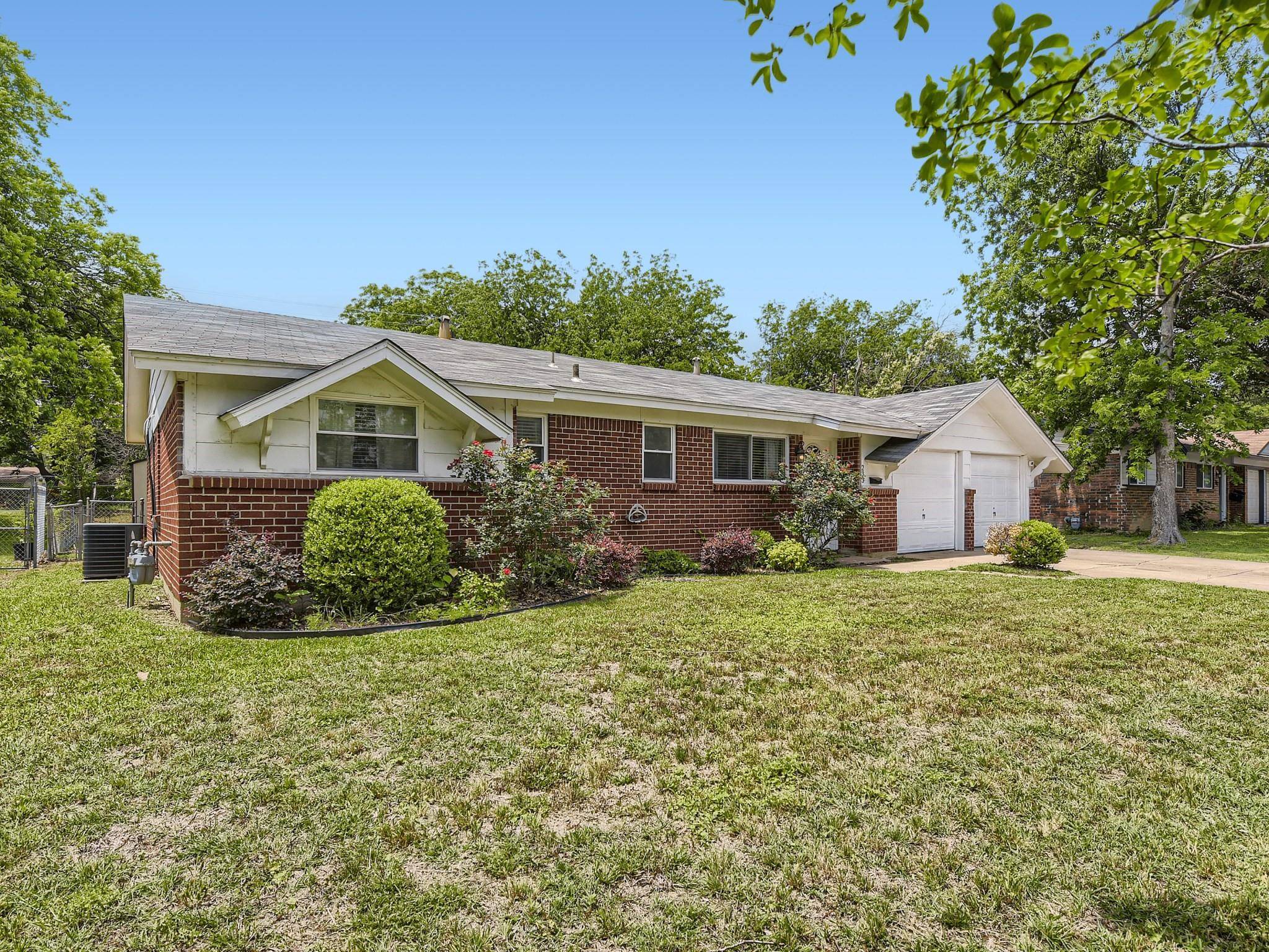 Burleson, TX 76028,233 NW Wintercrest Road