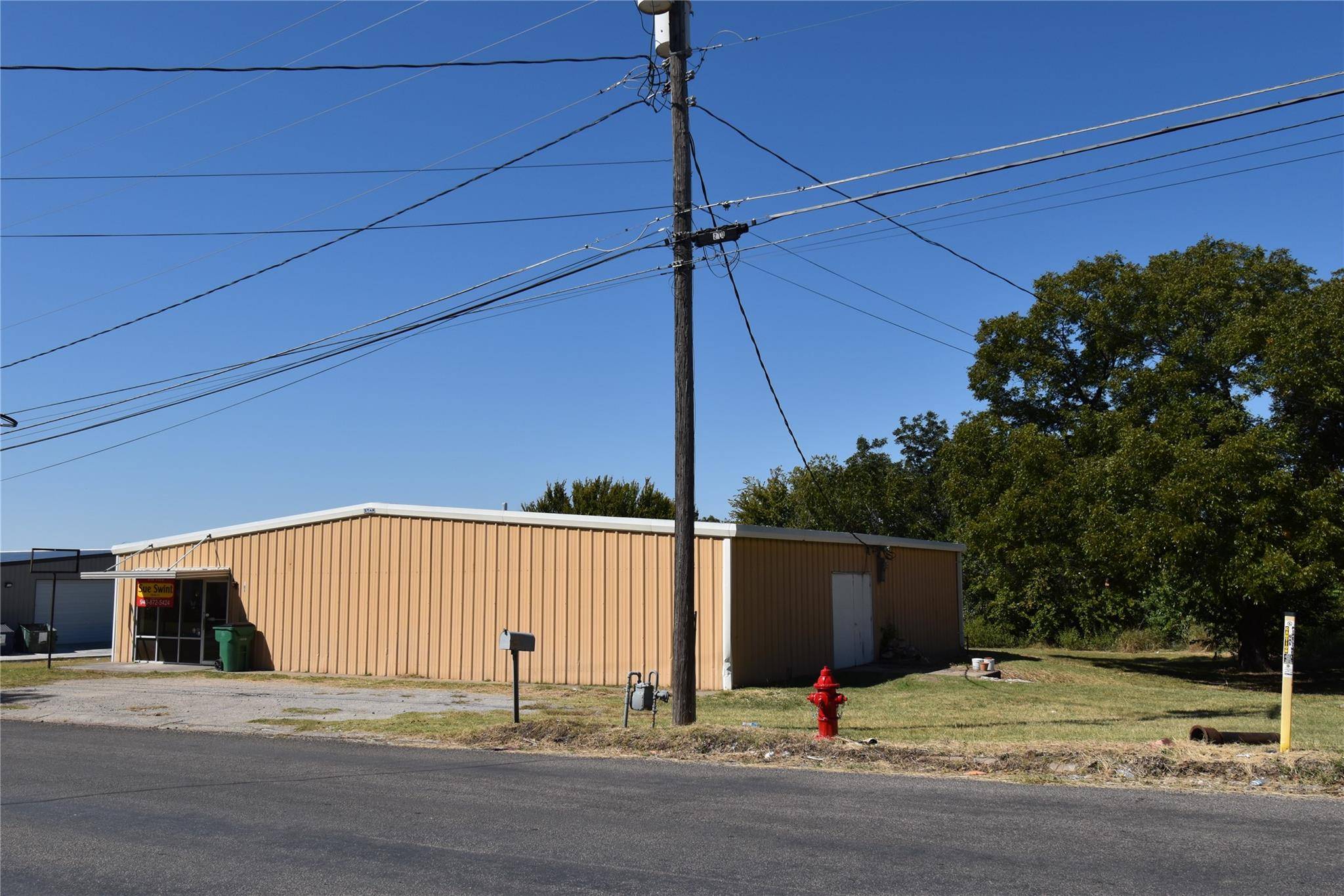 Bowie, TX 76230,206 N Matthews Street