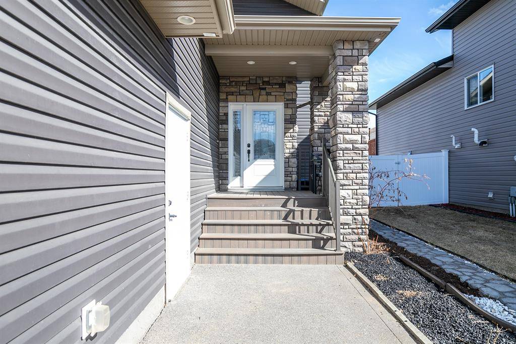 Penhold, AB T0M 1R0,52 Henderson CRES