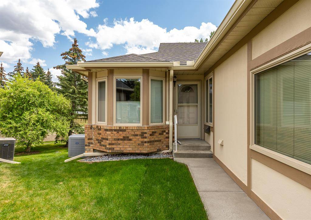 Calgary, AB T2L 2K9,38 Confederation Villas NW