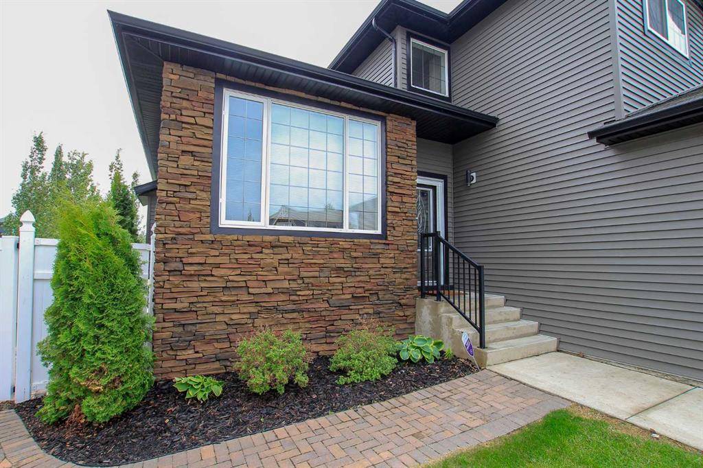 Red Deer, AB T4R 0H8,136 Vincent Close