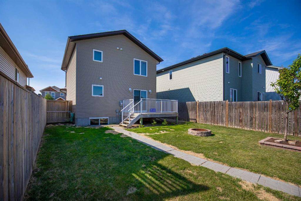 Blackfalds, AB T4M 0J5,87 Almond Crescent