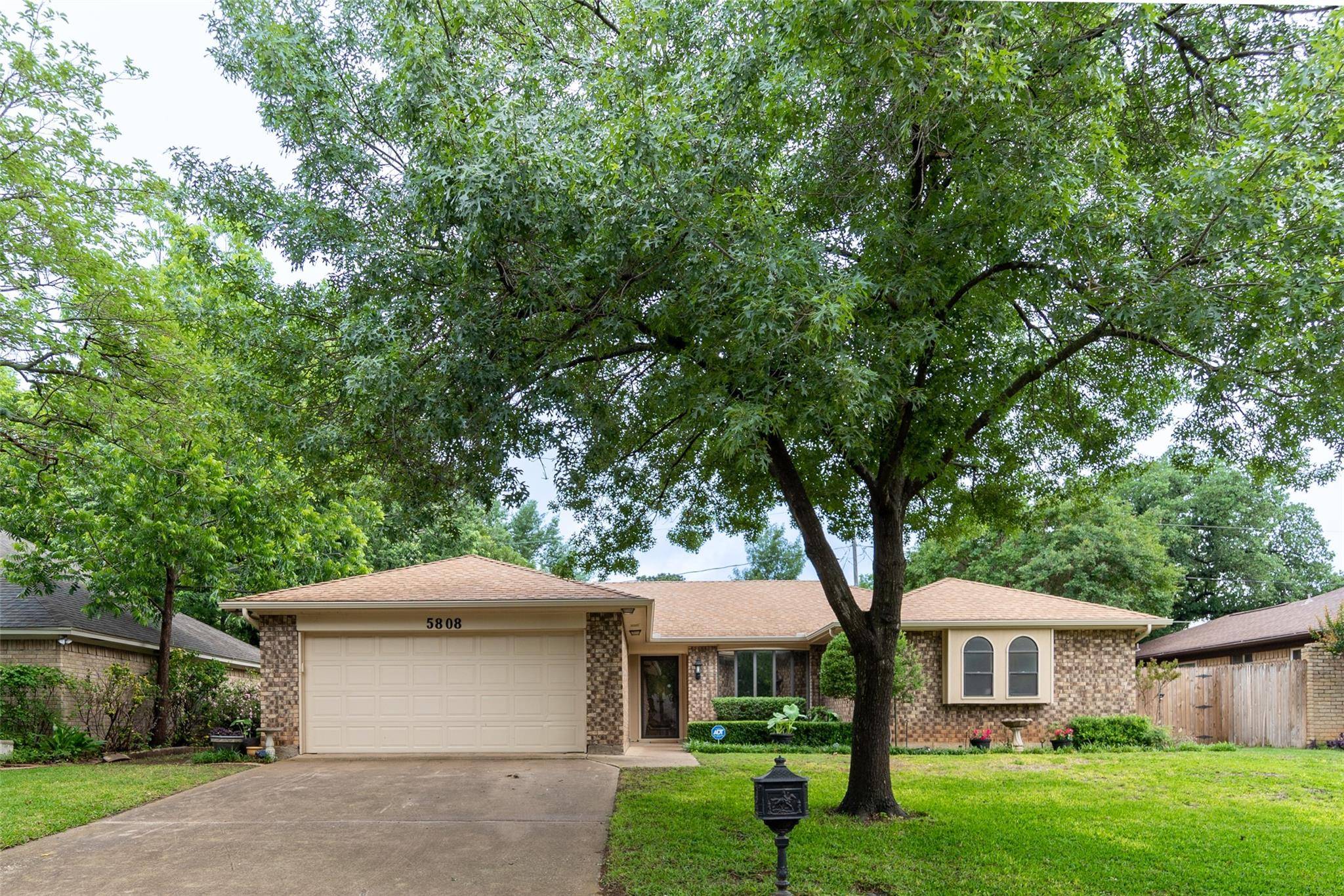 Arlington, TX 76016,5808 Melstone Drive