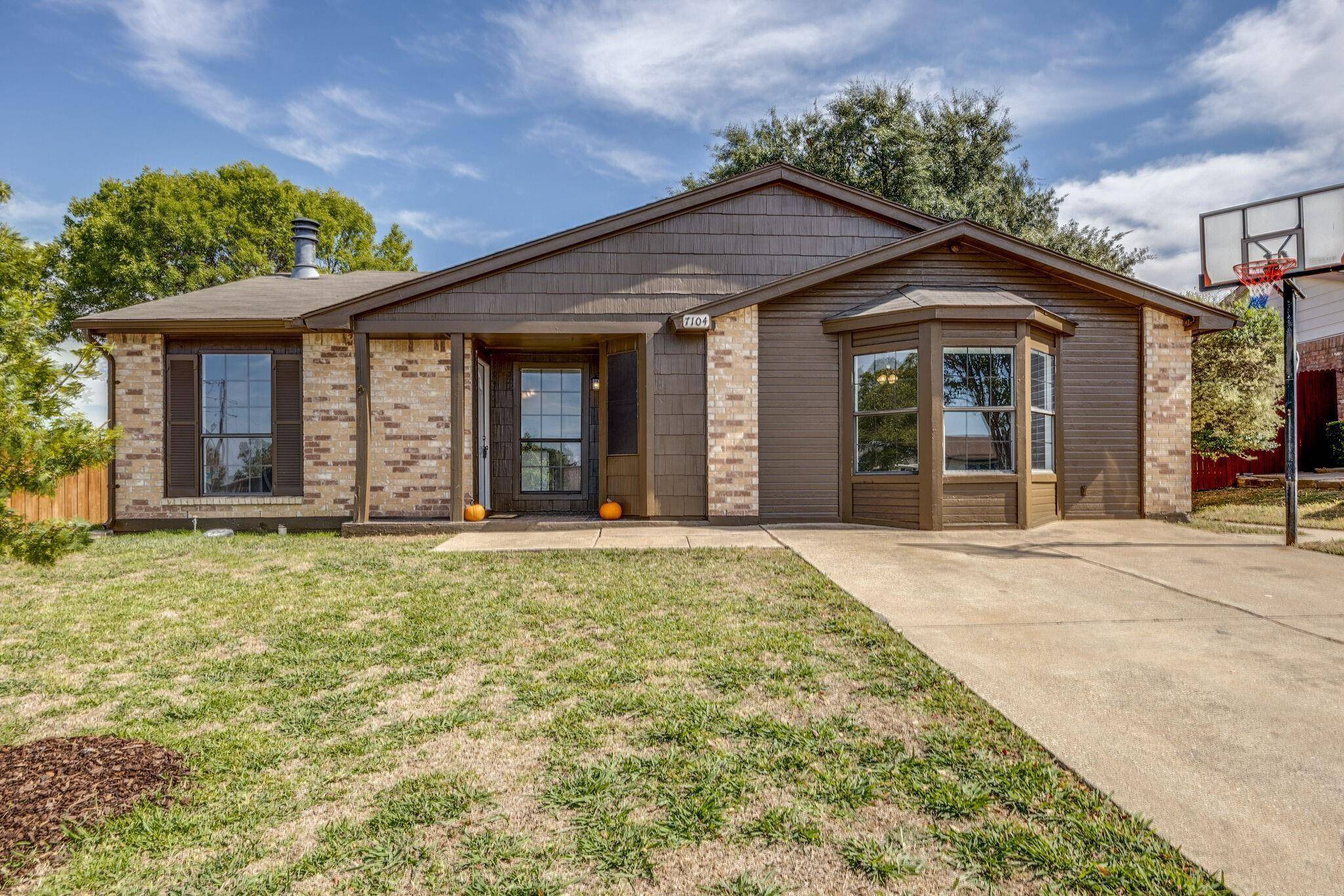 The Colony, TX 75056,7104 Elliot Court