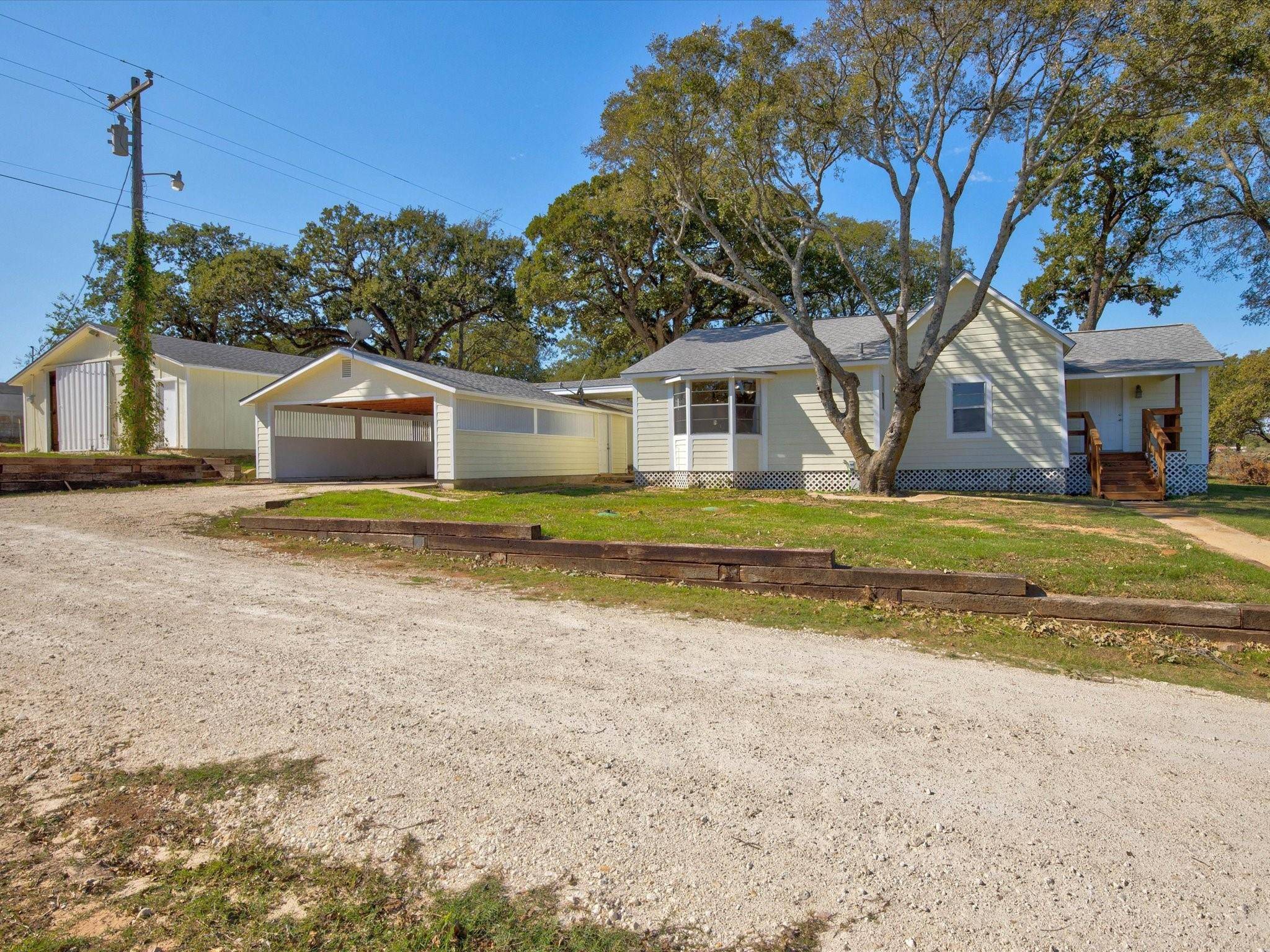 Joshua, TX 76058,1037 County Road 909