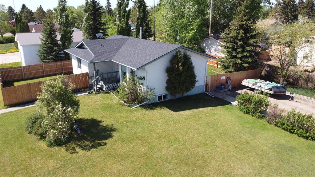 Hughenden, AB T0B2E0,5 Lawley AVE