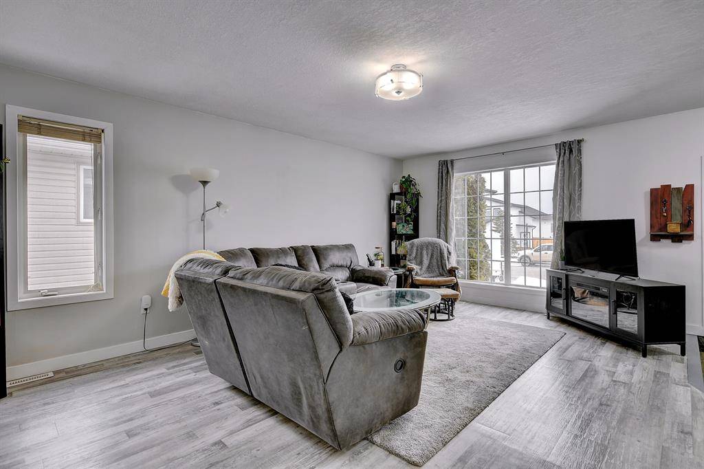 Grande Prairie, AB T8X 1K4,9106 111 AVE