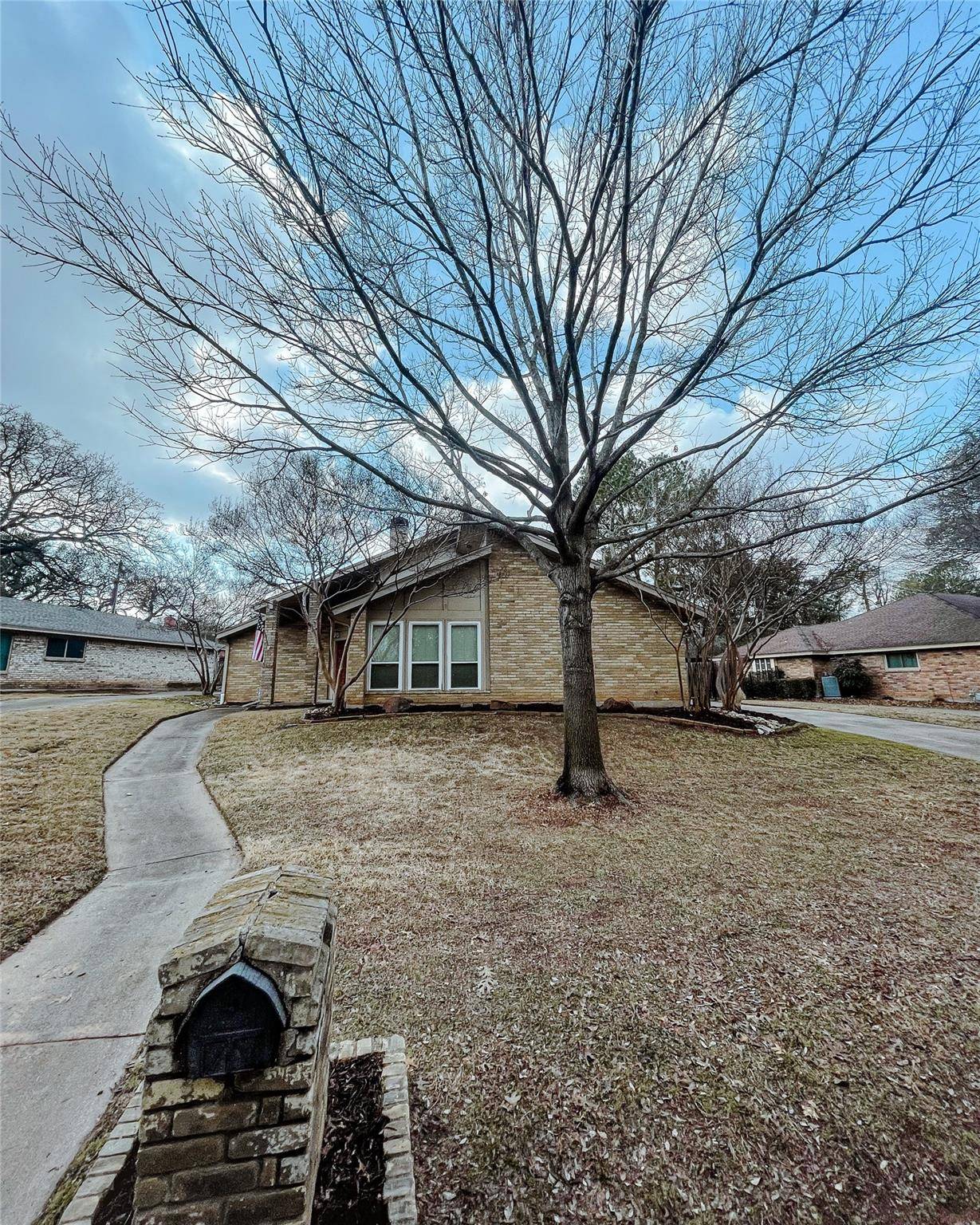 Arlington, TX 76006,412 Rivervalley Court