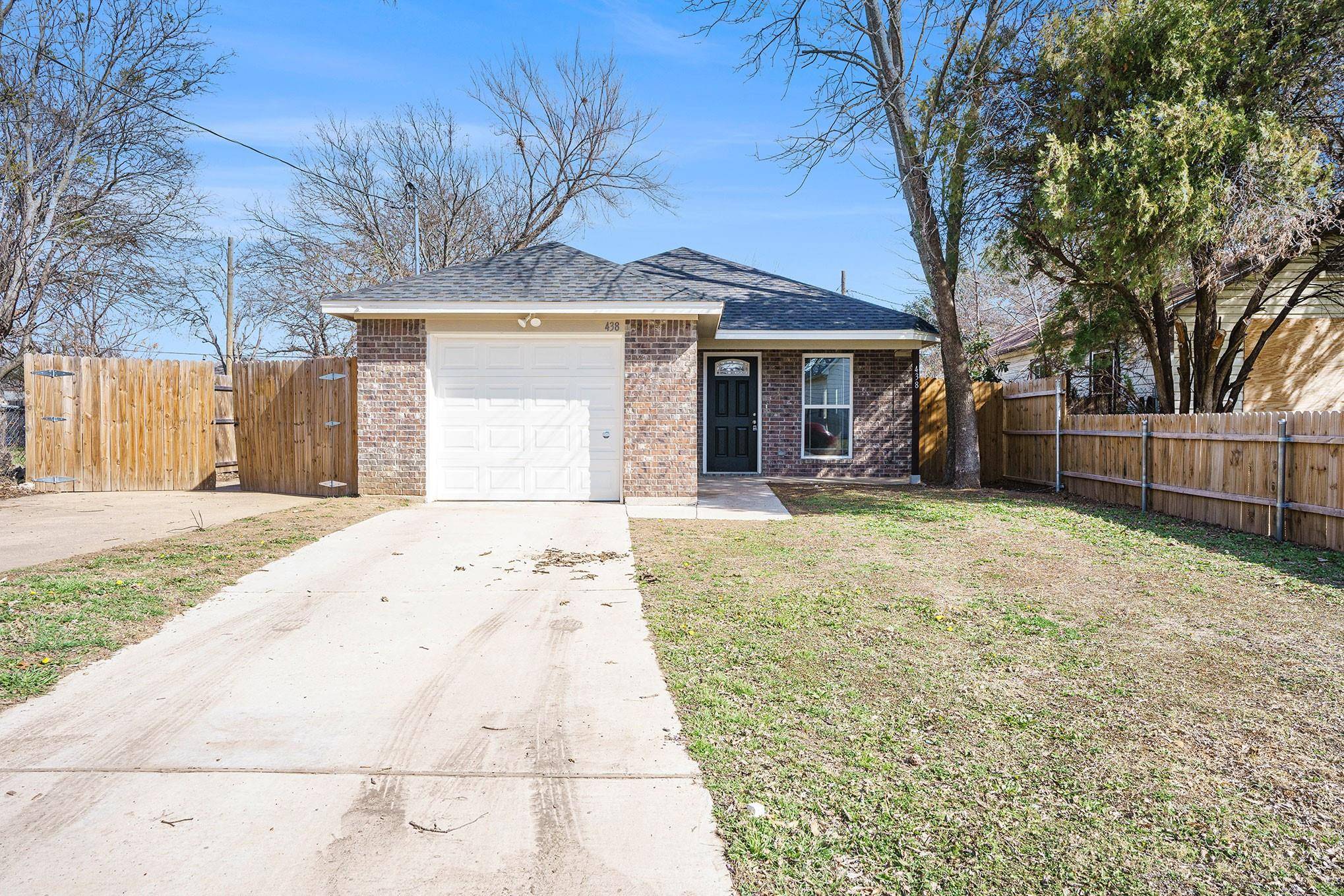 Cleburne, TX 76031,438 Sabine Avenue