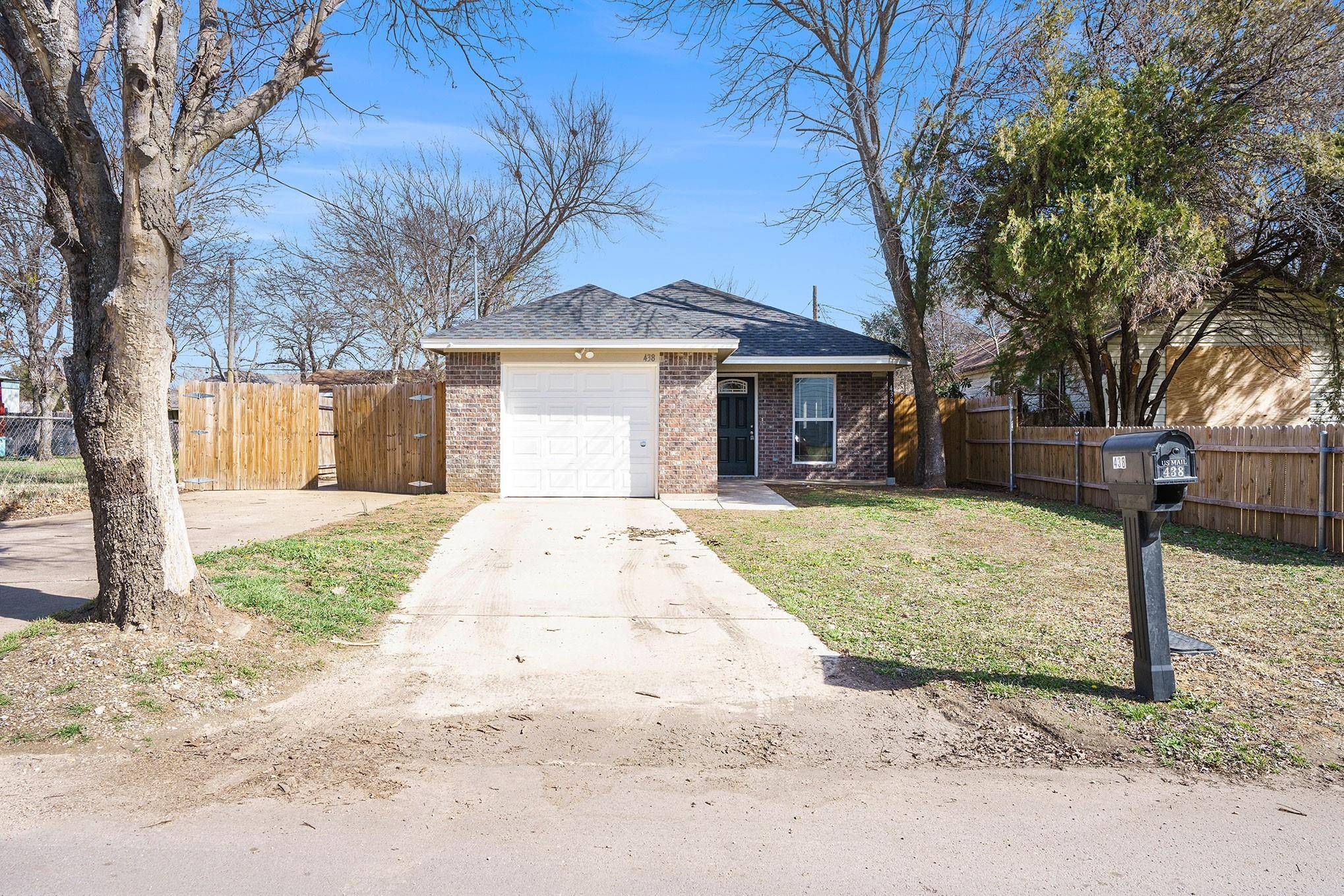 Cleburne, TX 76031,438 Sabine Avenue