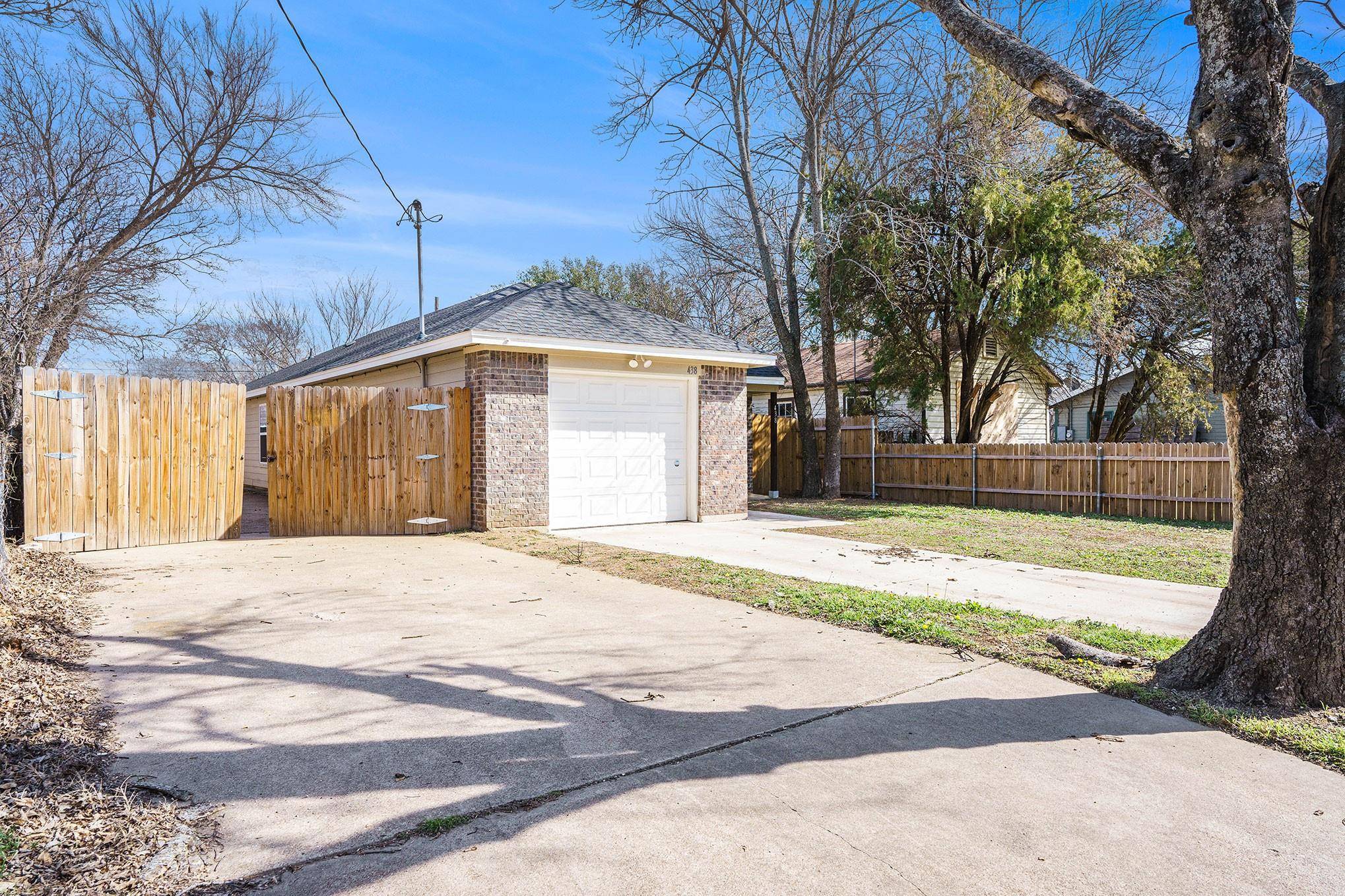 Cleburne, TX 76031,438 Sabine Avenue