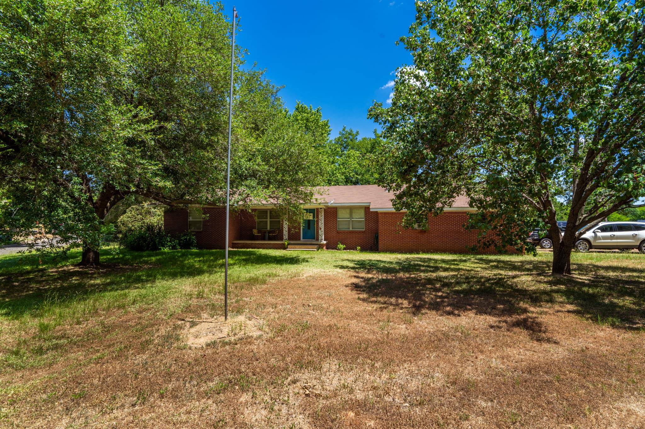 Gladewater, TX 75647,2200 W Hampton Street