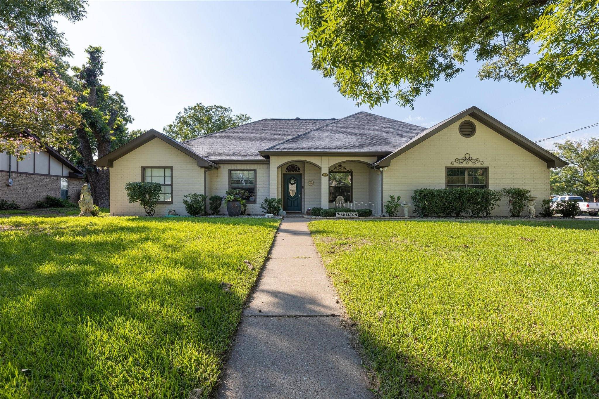 Granbury, TX 76048,1101 Holiday Court