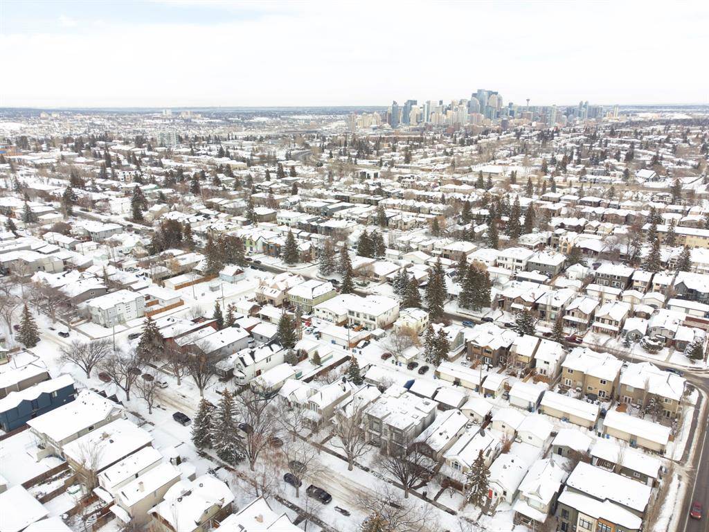 Calgary, AB T3E 2C7,2616 26A ST SW