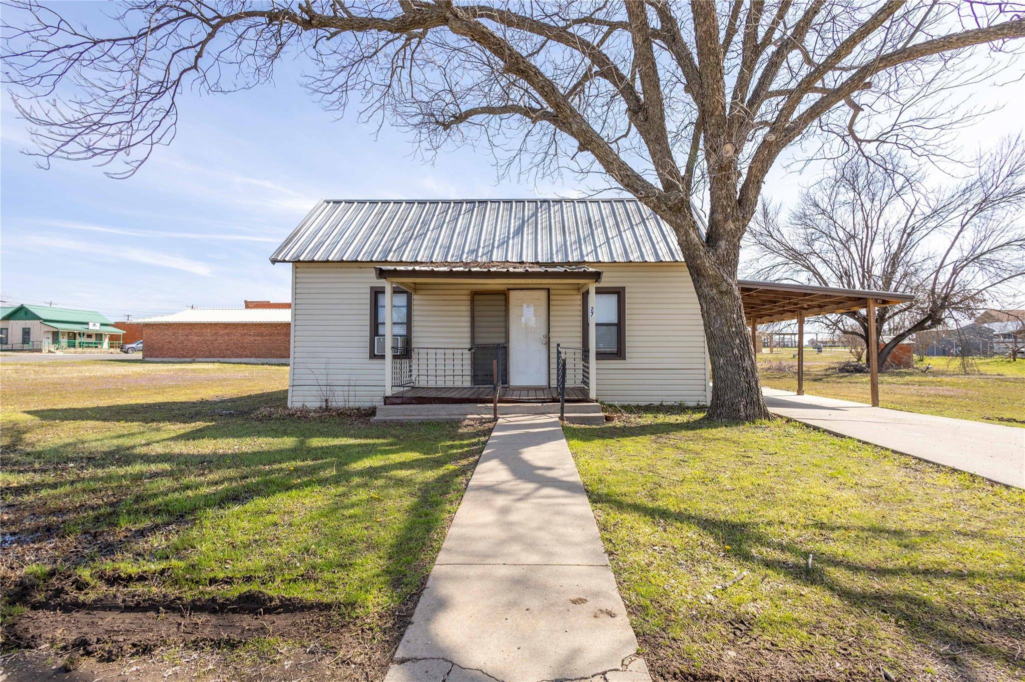 Santo, TX 76472,27 S Front St