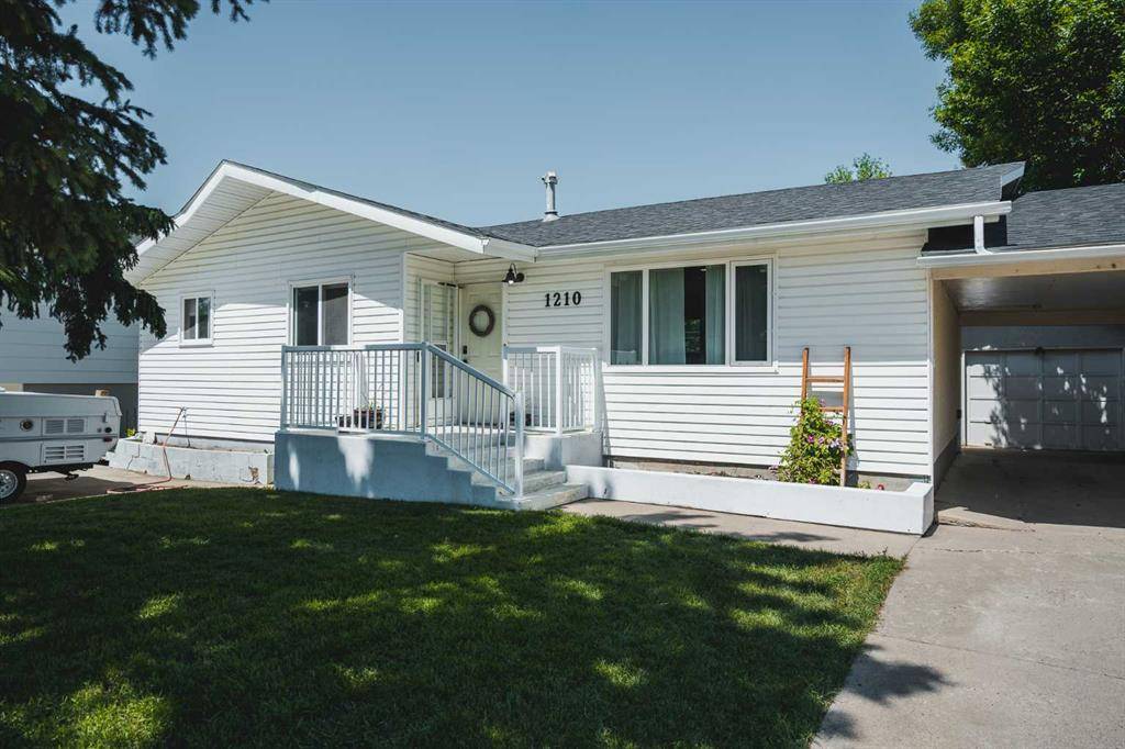 Coaldale, AB T1M1C8,1210 22a AVE