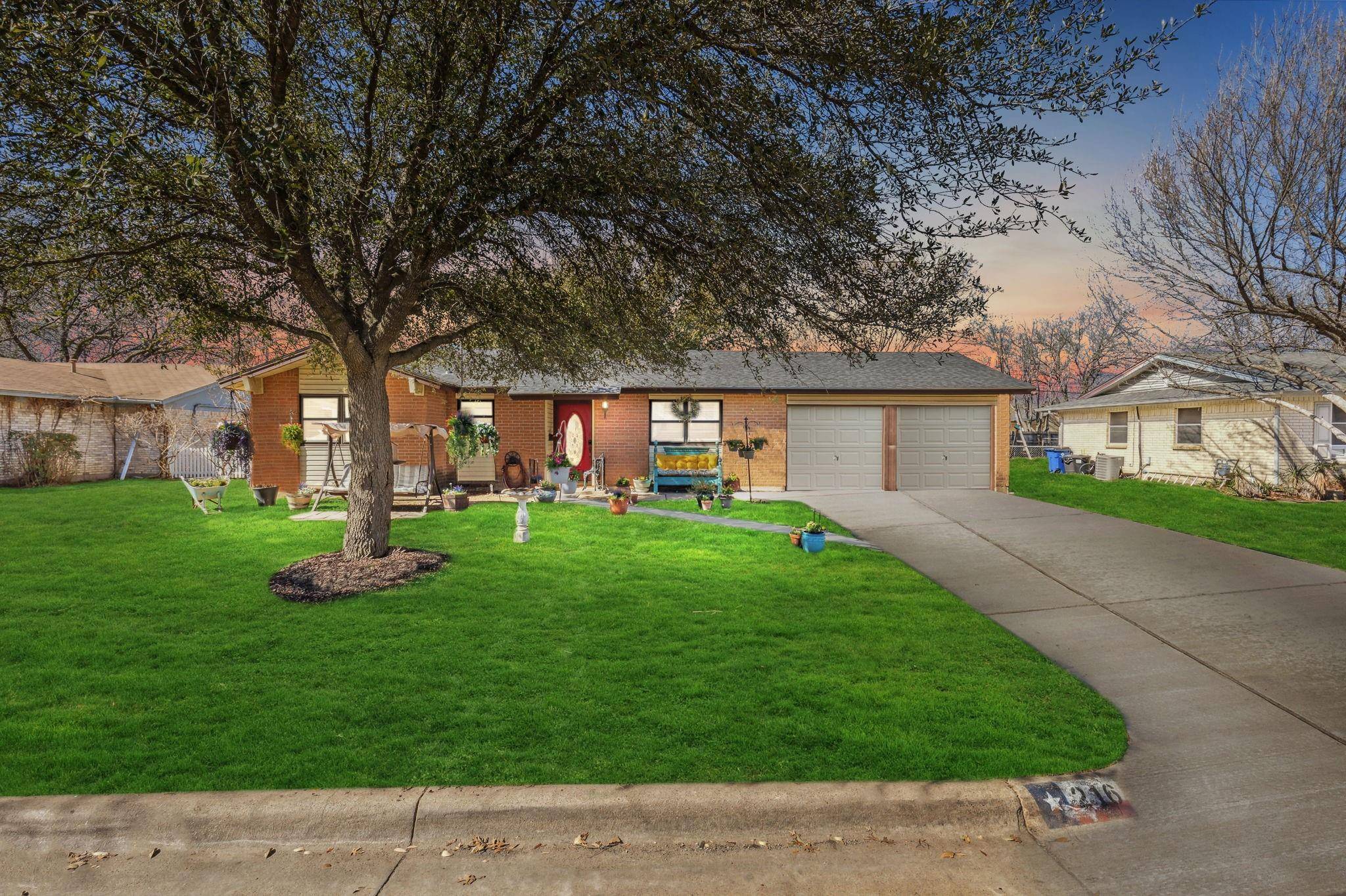 Burleson, TX 76028,216 Smith Street