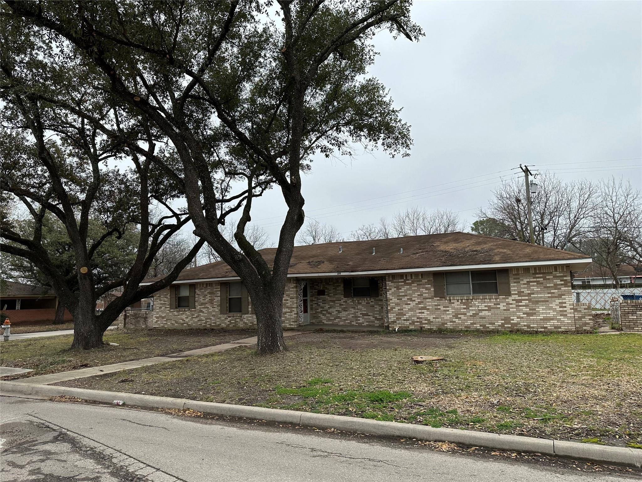 Kaufman, TX 75142,310 E 6th Street