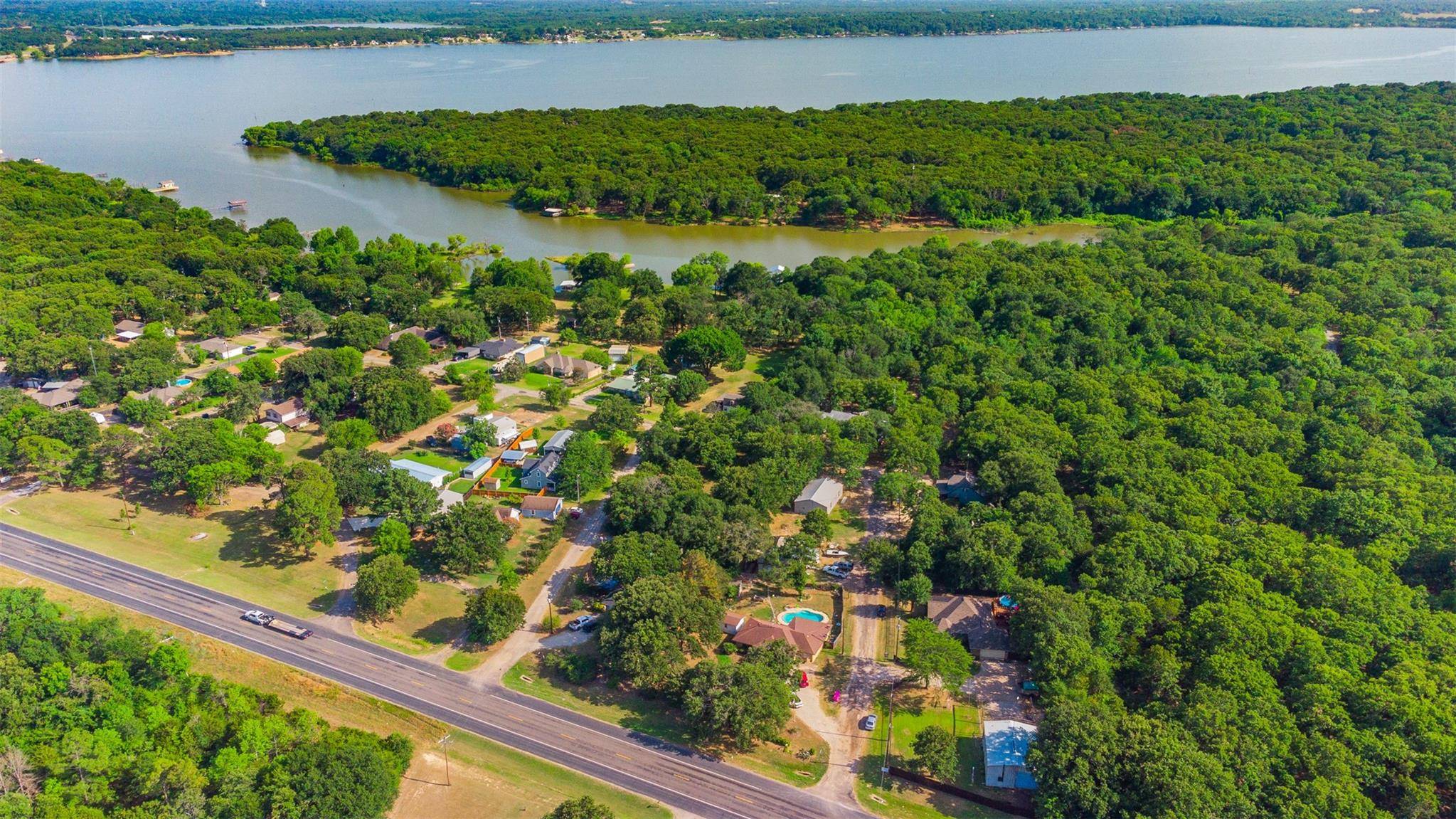 Quinlan, TX 75474,1819 Lake Highland W