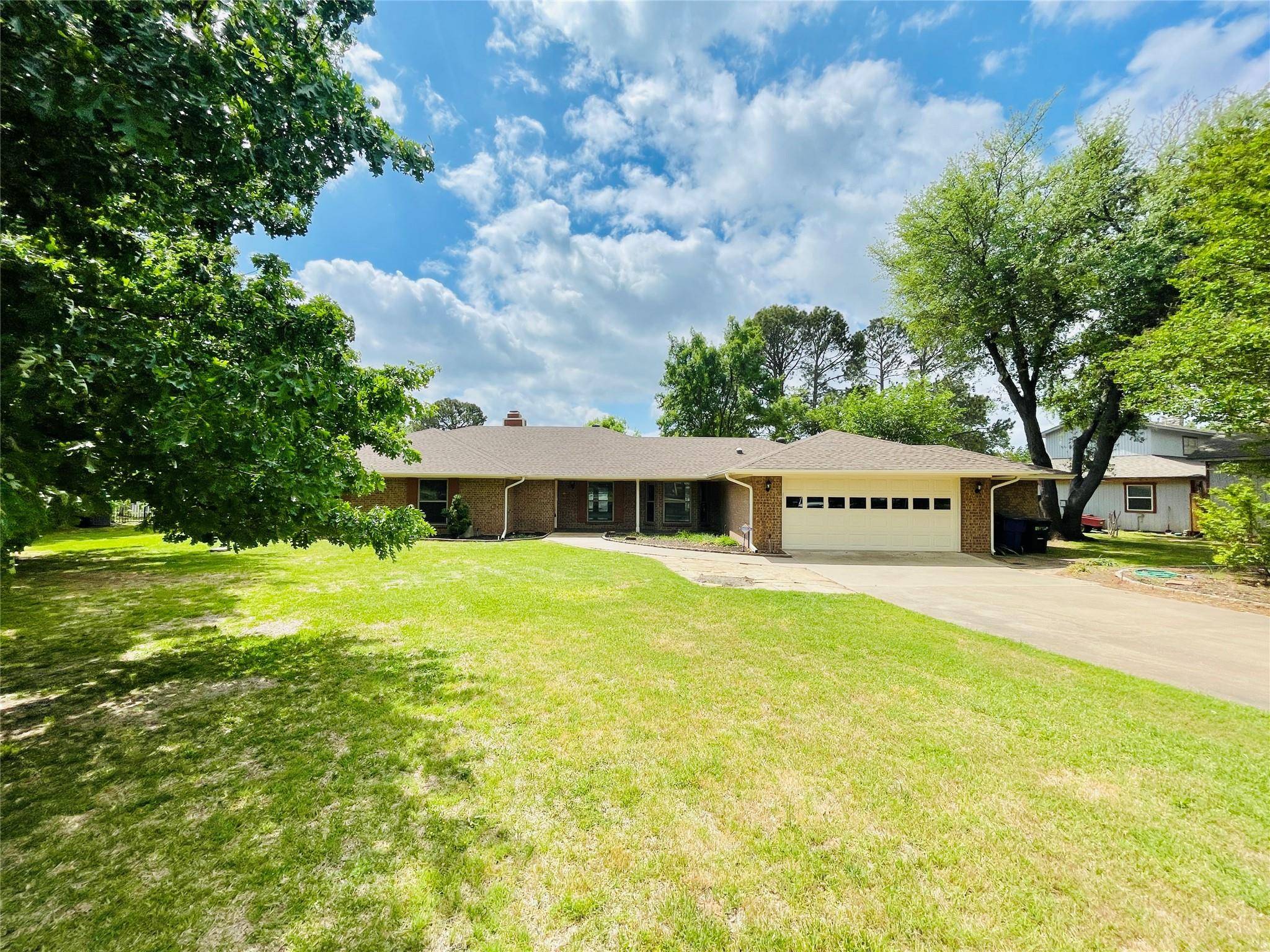 Granbury, TX 76049,3813 Winding Way