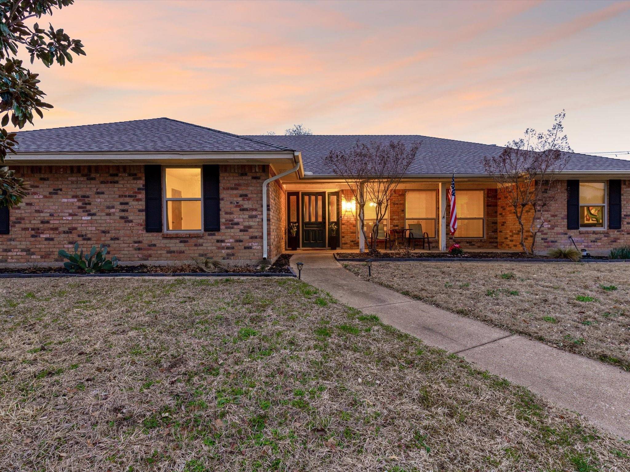 Arlington, TX 76012,2518 Radcliffe Drive