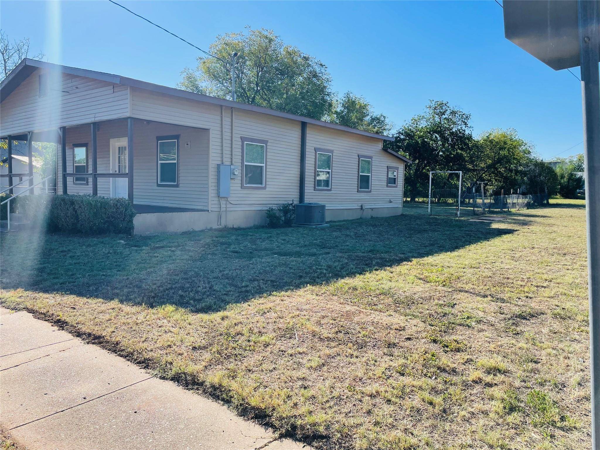 Eastland, TX 76448,408 W Moss Street