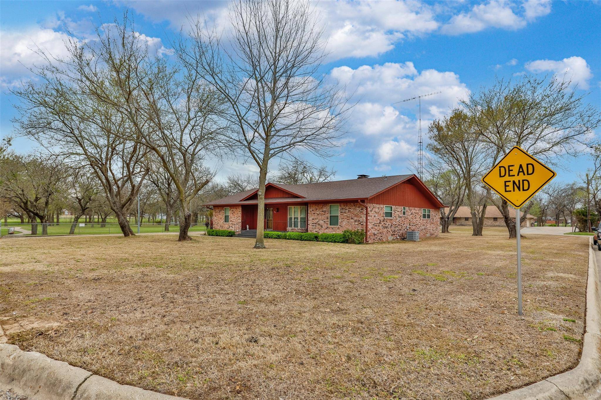 Lindsay, TX 76250,217 Parkview