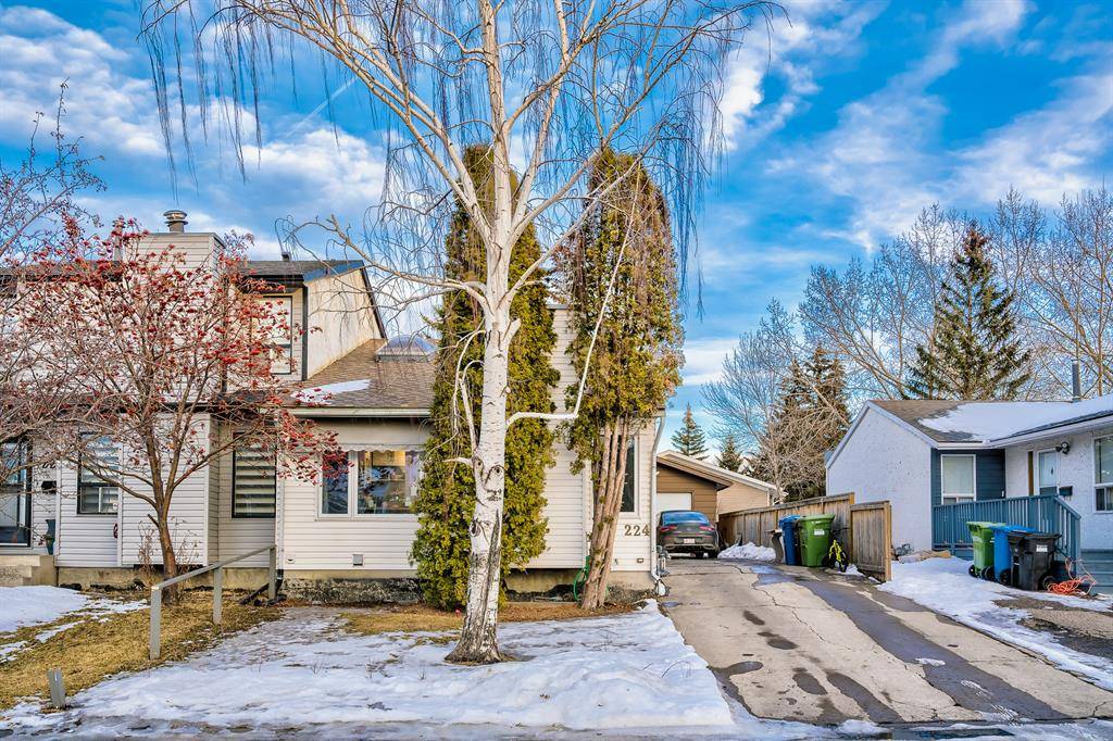 Calgary, AB T1Y 4R2,224 Pinemill Mews NE