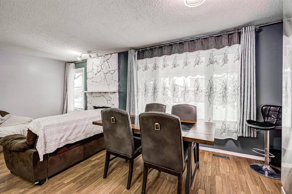 Calgary, AB T1Y 4R2,224 Pinemill Mews NE