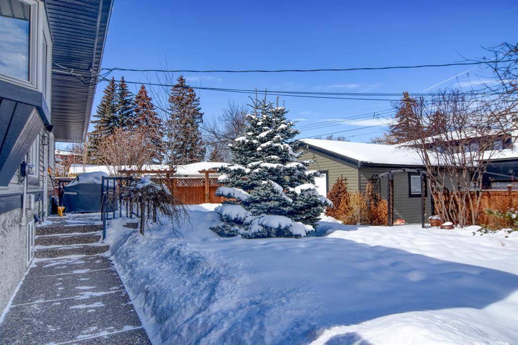 Calgary, AB T2T 1N9,2404 29 AVE SW