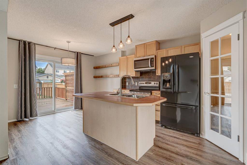 Calgary, AB T2Z 3W8,173 Prestwick WAY SE