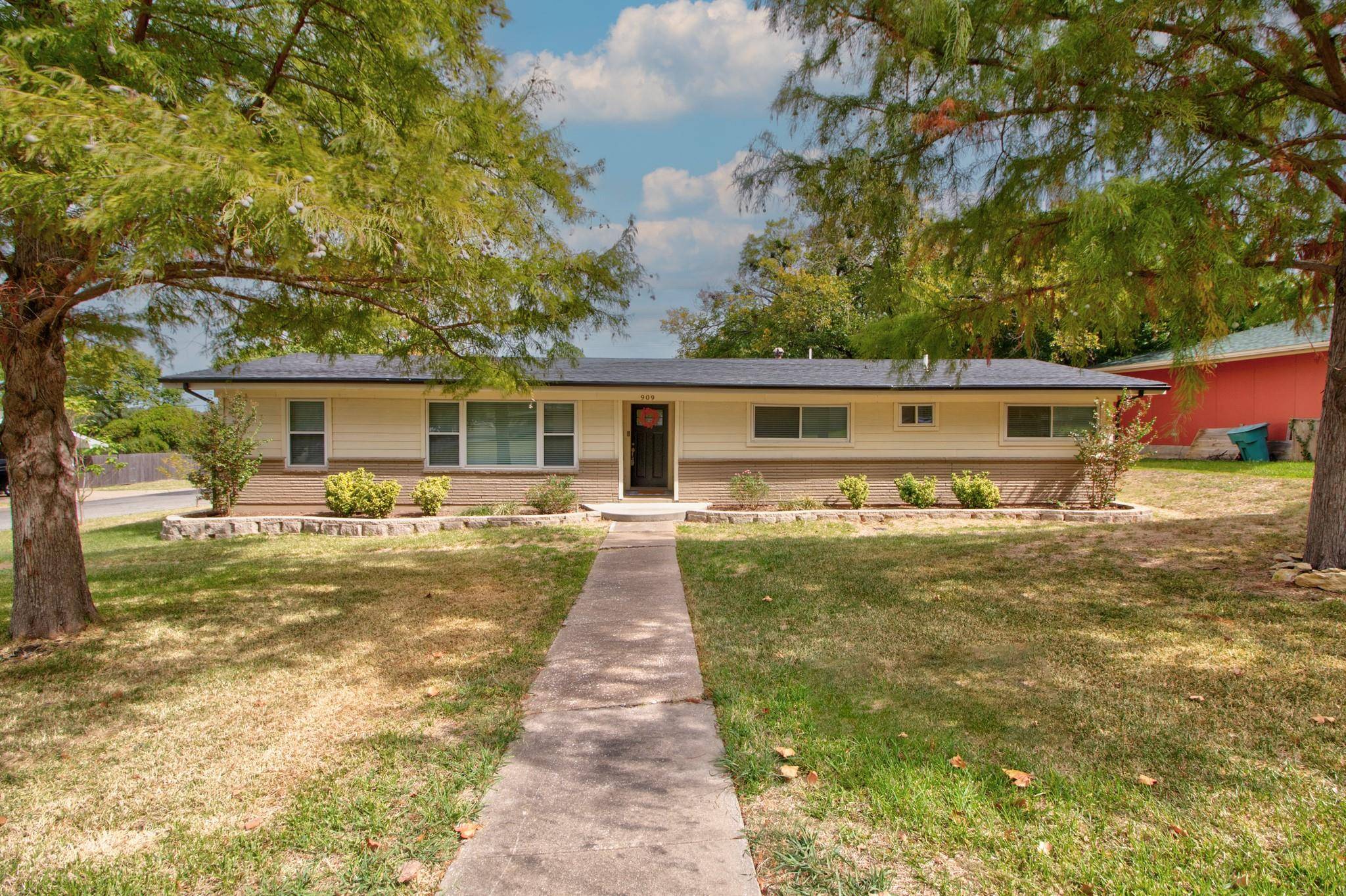 Sherman, TX 75092,909 Crestview Drive