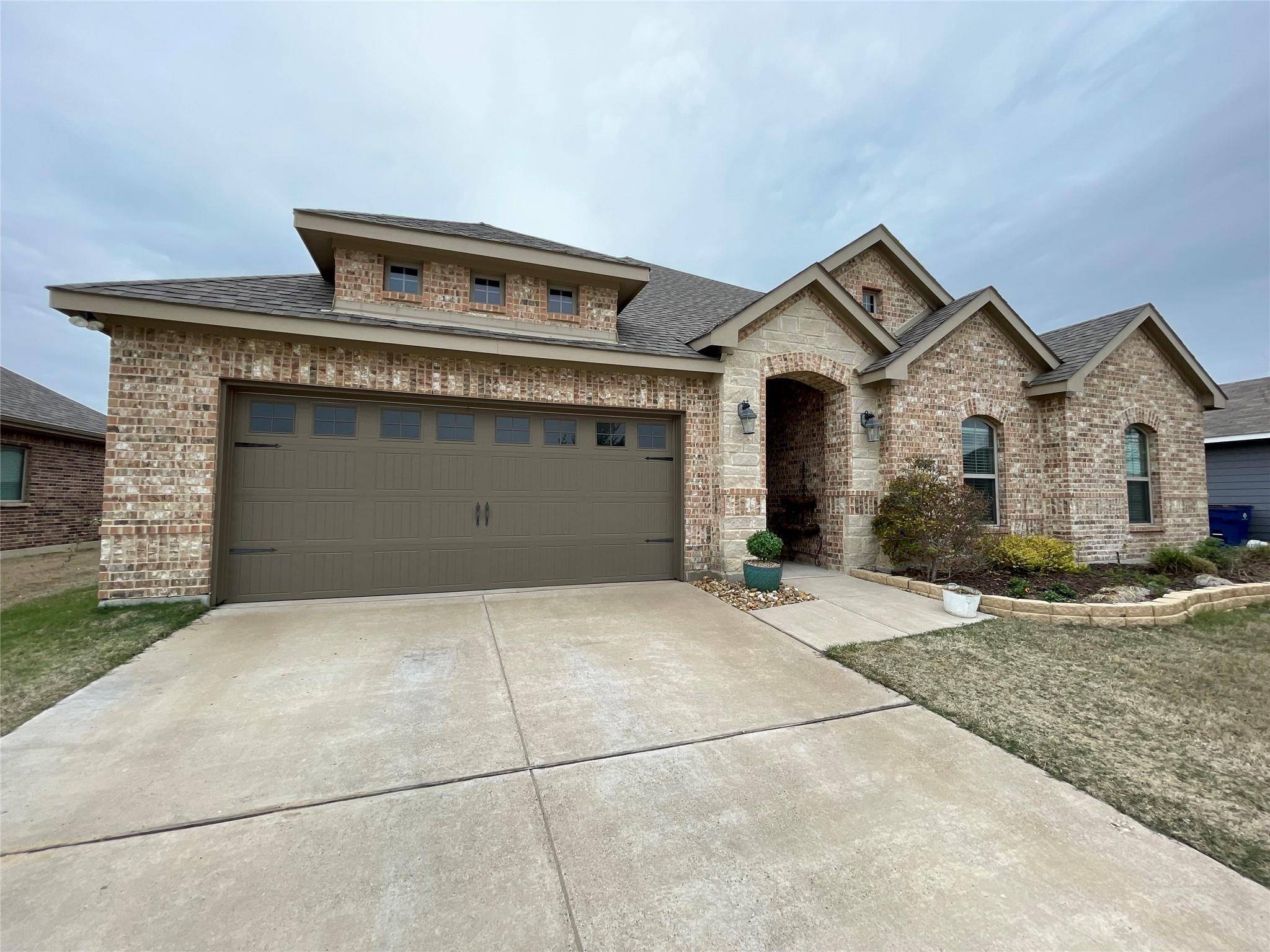 Waxahachie, TX 75165,1585 Country Crest Drive