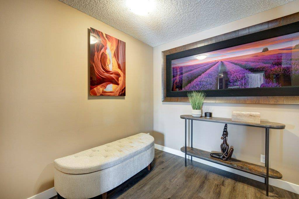 Calgary, AB T2A 4Y5,1317 27 ST SE #1202