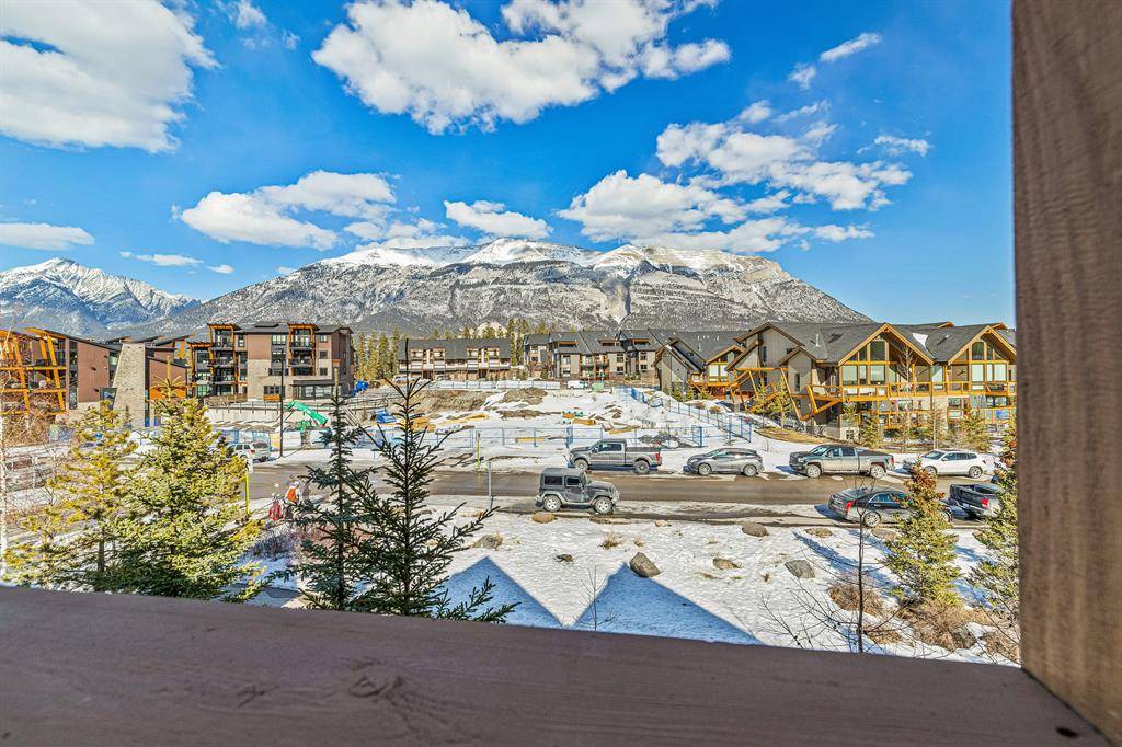 Canmore, AB T1W0E1,106 Stewart Creek LNDG #302