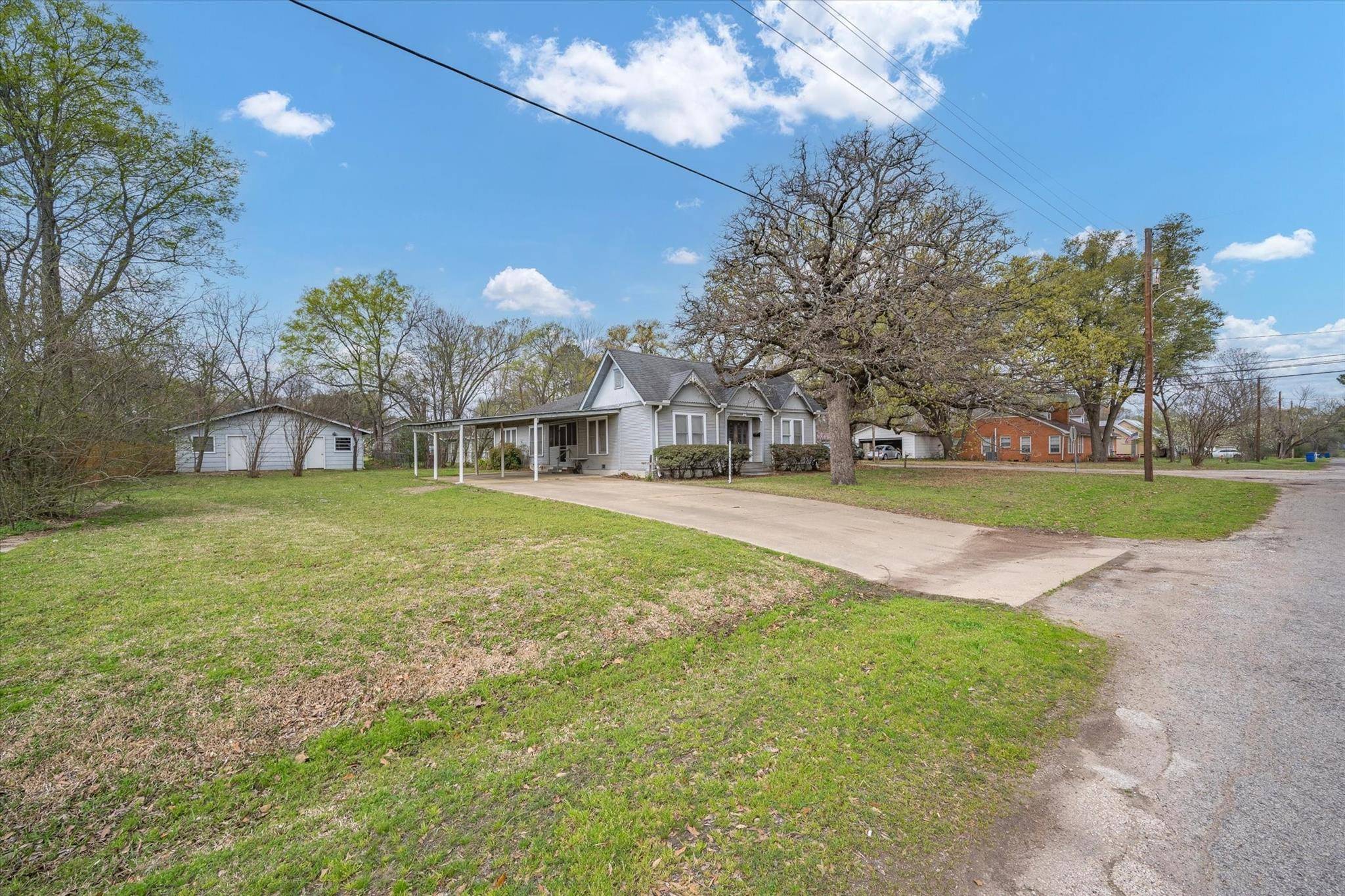 Grand Saline, TX 75140,423 N Oleander Street