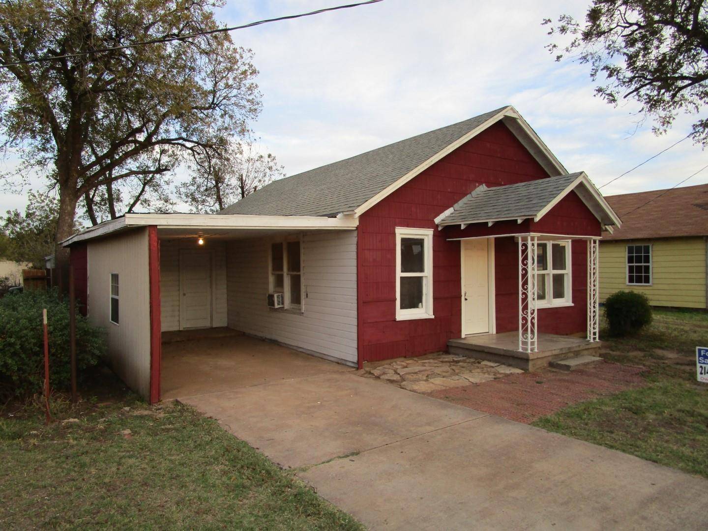 Munday, TX 76371,220 S 9th Avenue