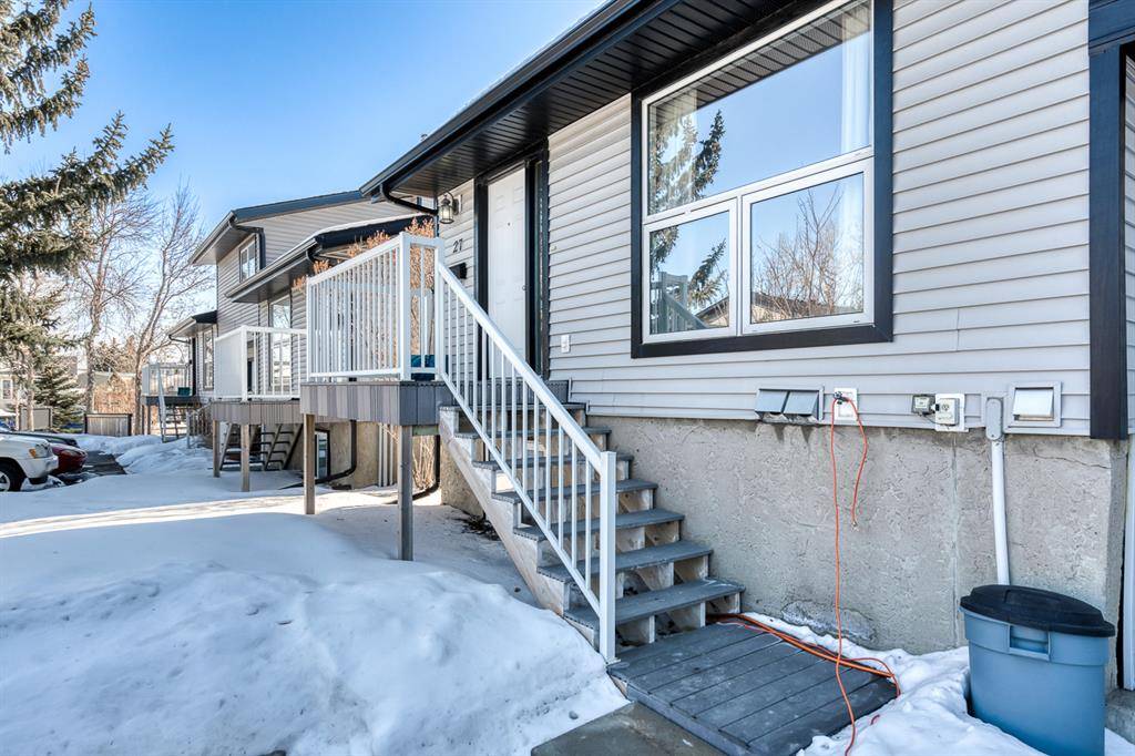 Airdrie, AB T4A 1L8,51 Big Hill WAY SE #27