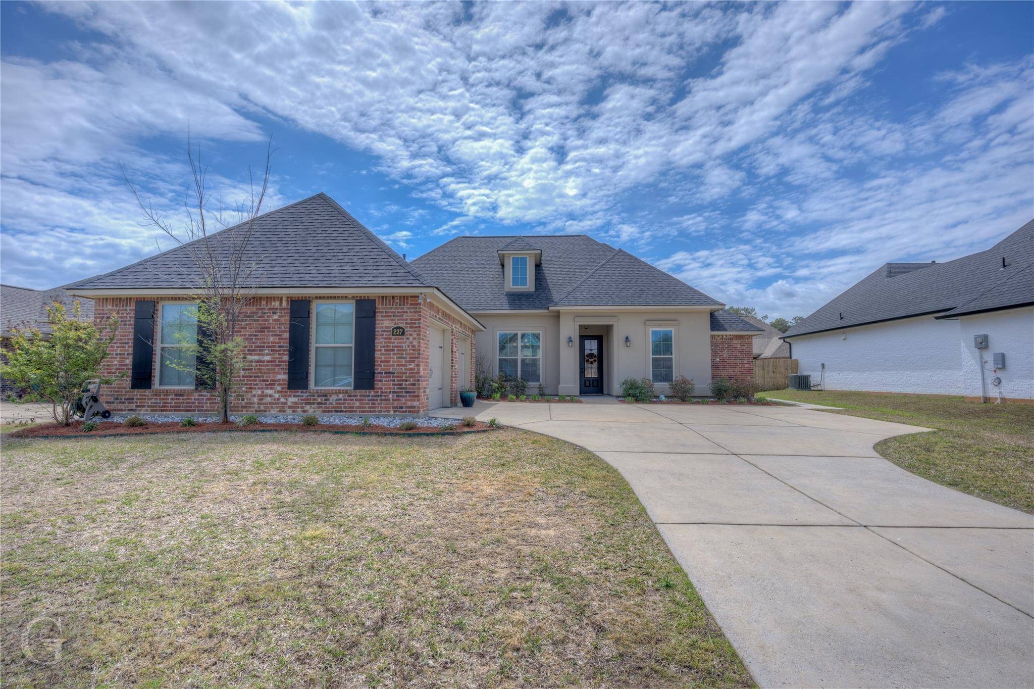 Benton, LA 71006,237 Danielle Drive