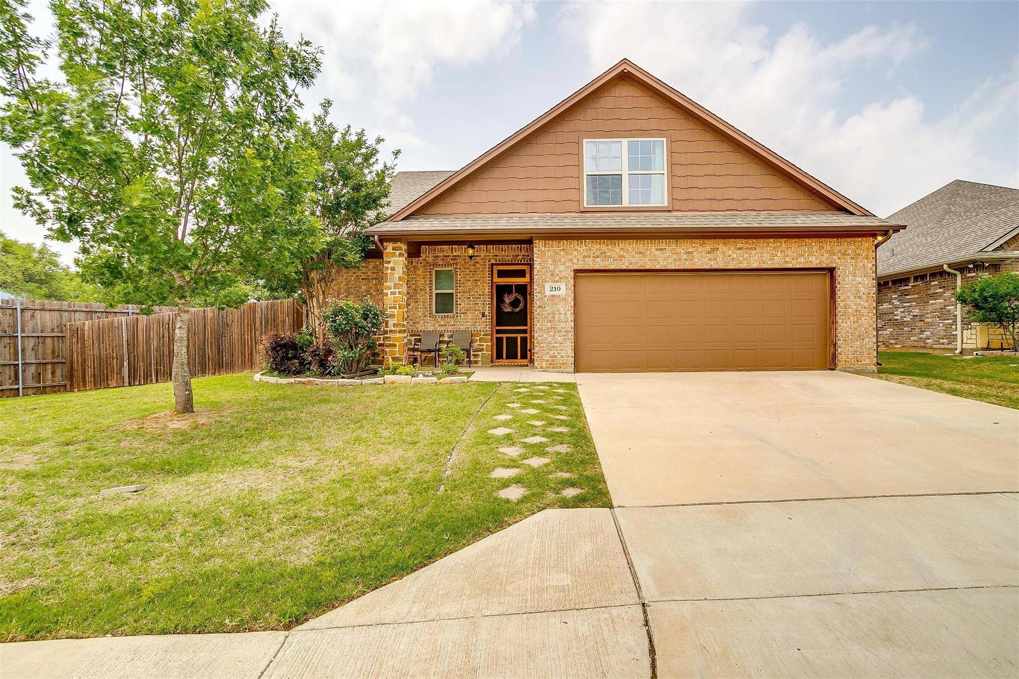 Granbury, TX 76049,210 Donna Circle