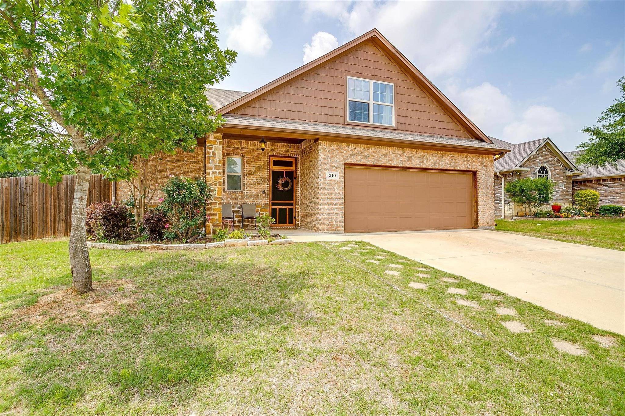 Granbury, TX 76049,210 Donna Circle