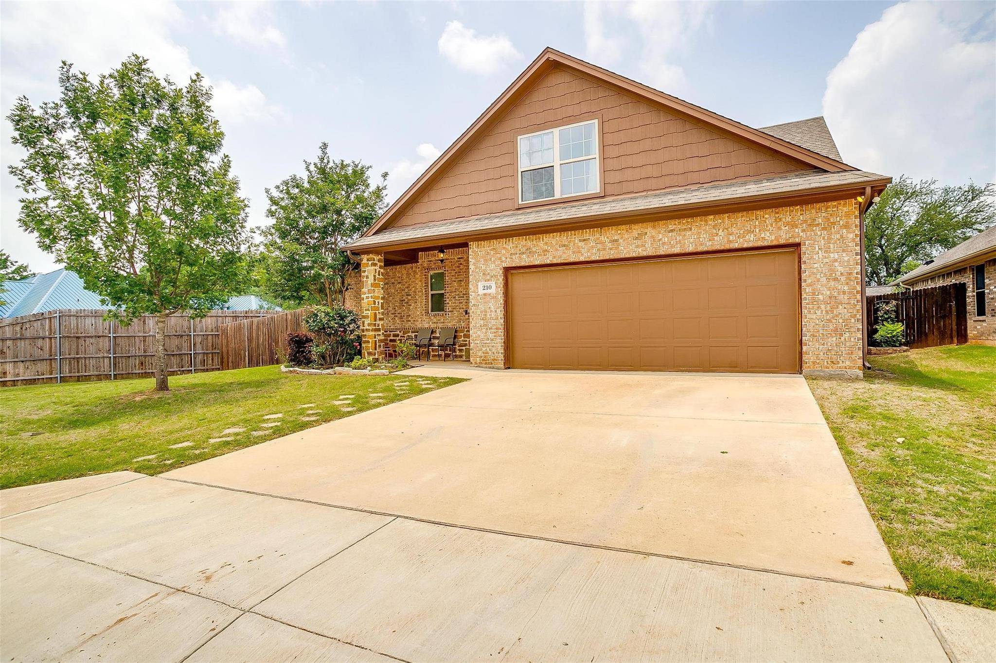 Granbury, TX 76049,210 Donna Circle