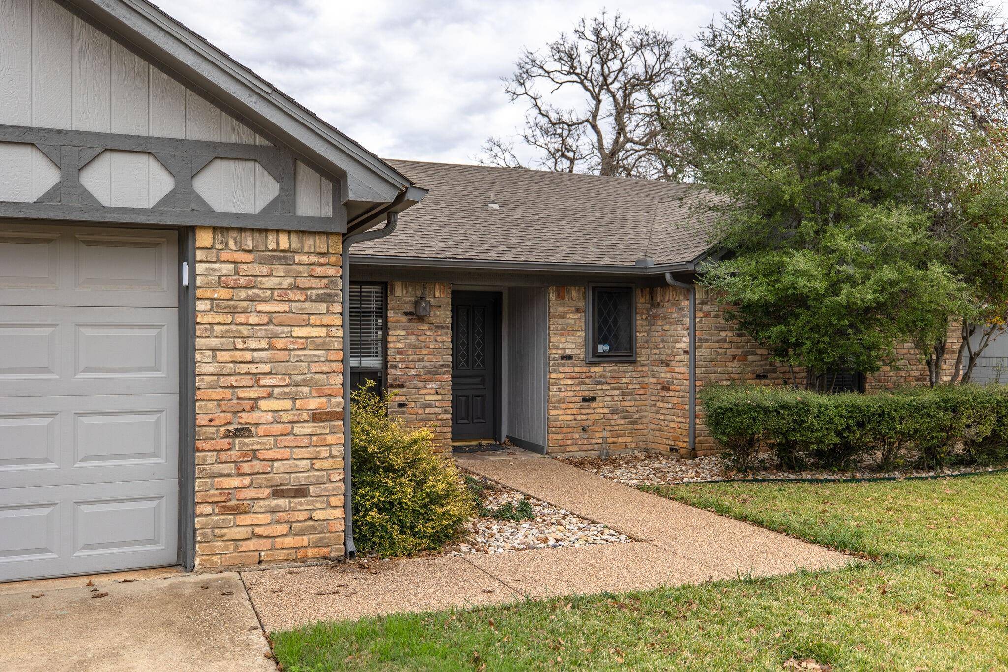 Arlington, TX 76017,5711 Overridge Court