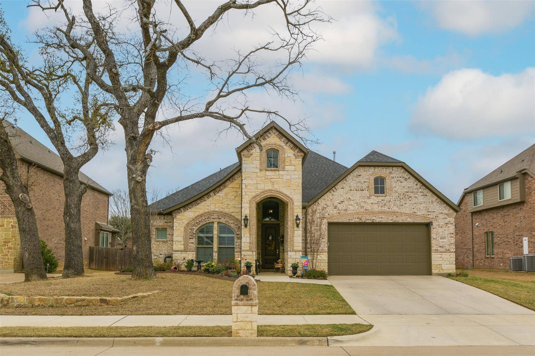 Arlington, TX 76001,6915 COSTA DEL SOL Court