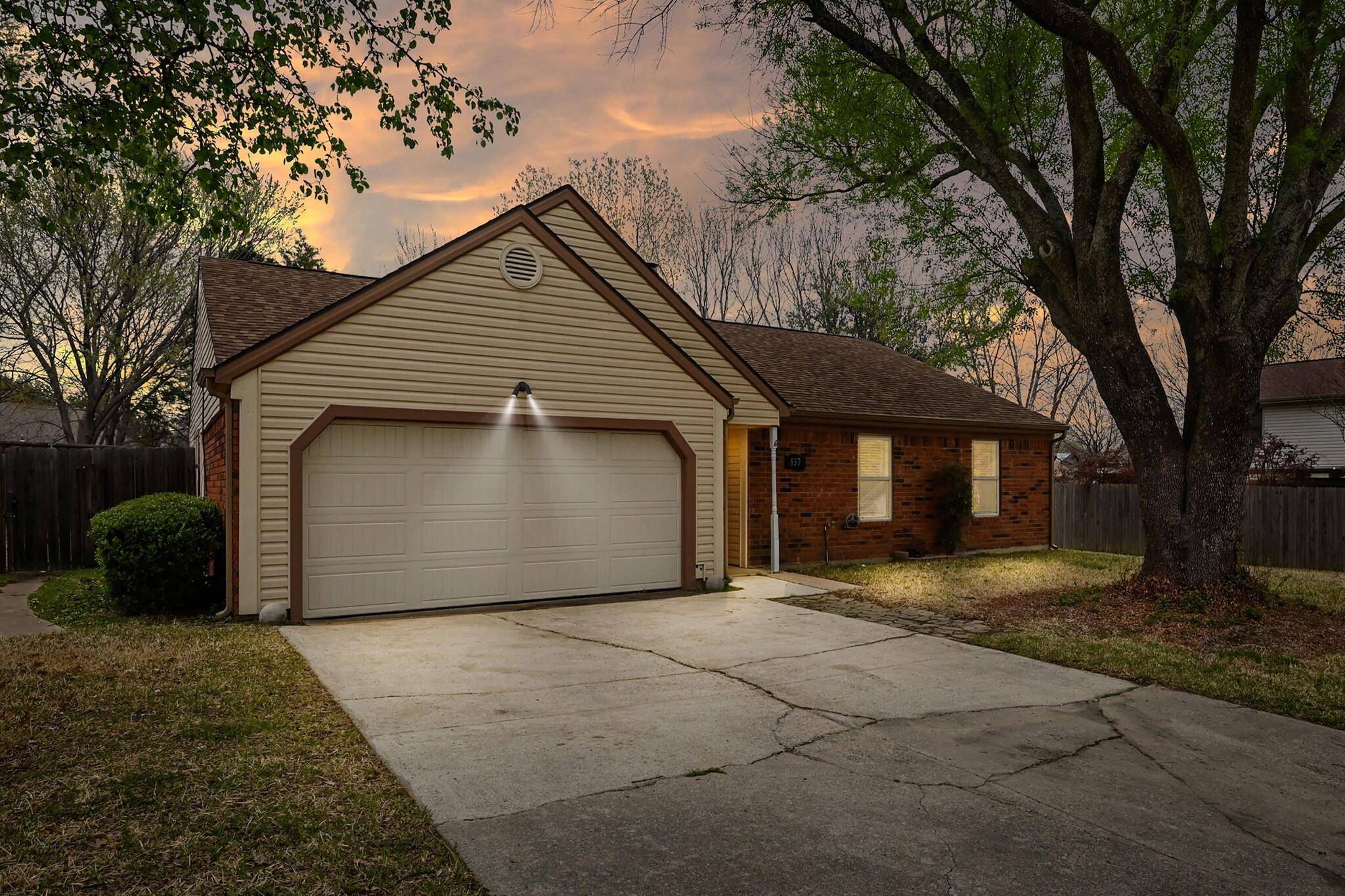 Grapevine, TX 76051,837 Heather Wood Drive