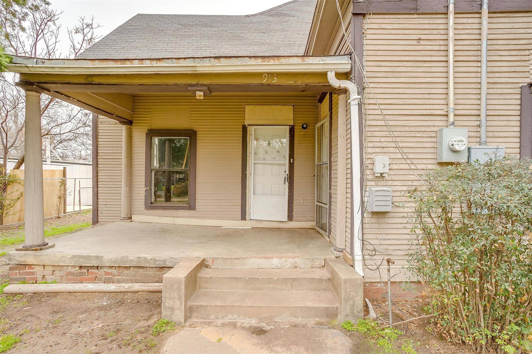 Mineral Wells, TX 76067,913 4th Avenue