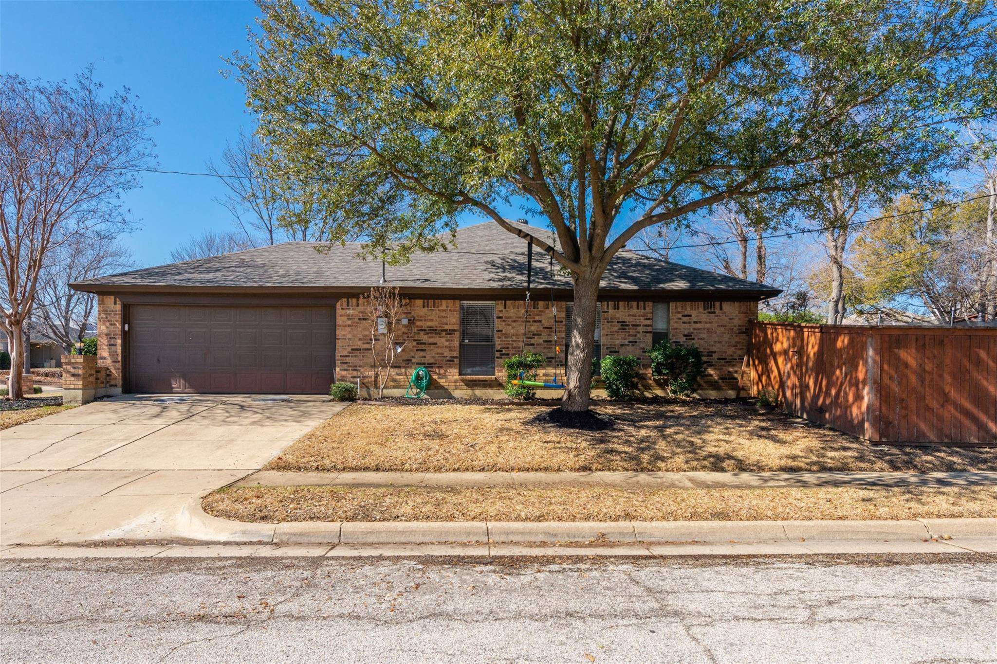 Arlington, TX 76017,915 Thistle Ridge Lane