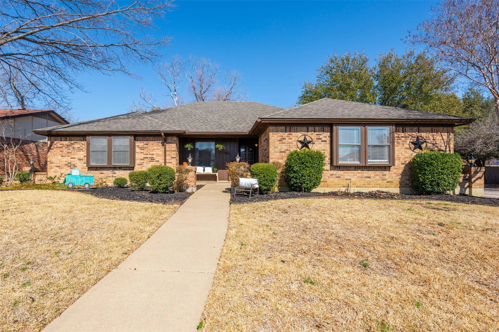 Arlington, TX 76017,915 Thistle Ridge Lane