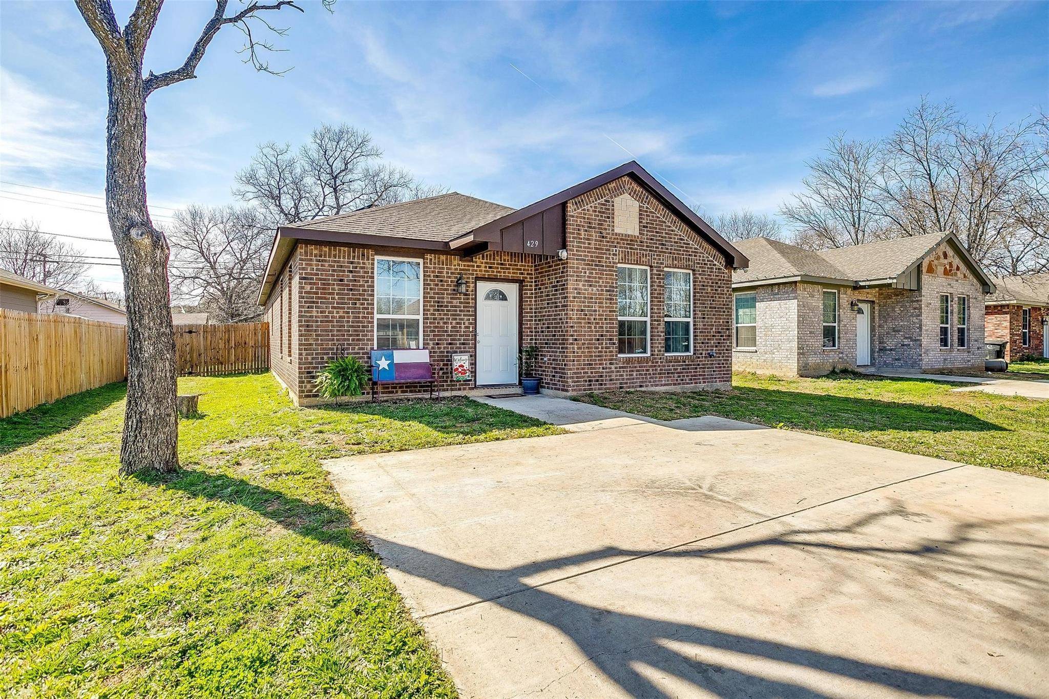 Cleburne, TX 76031,429 Sabine Avenue