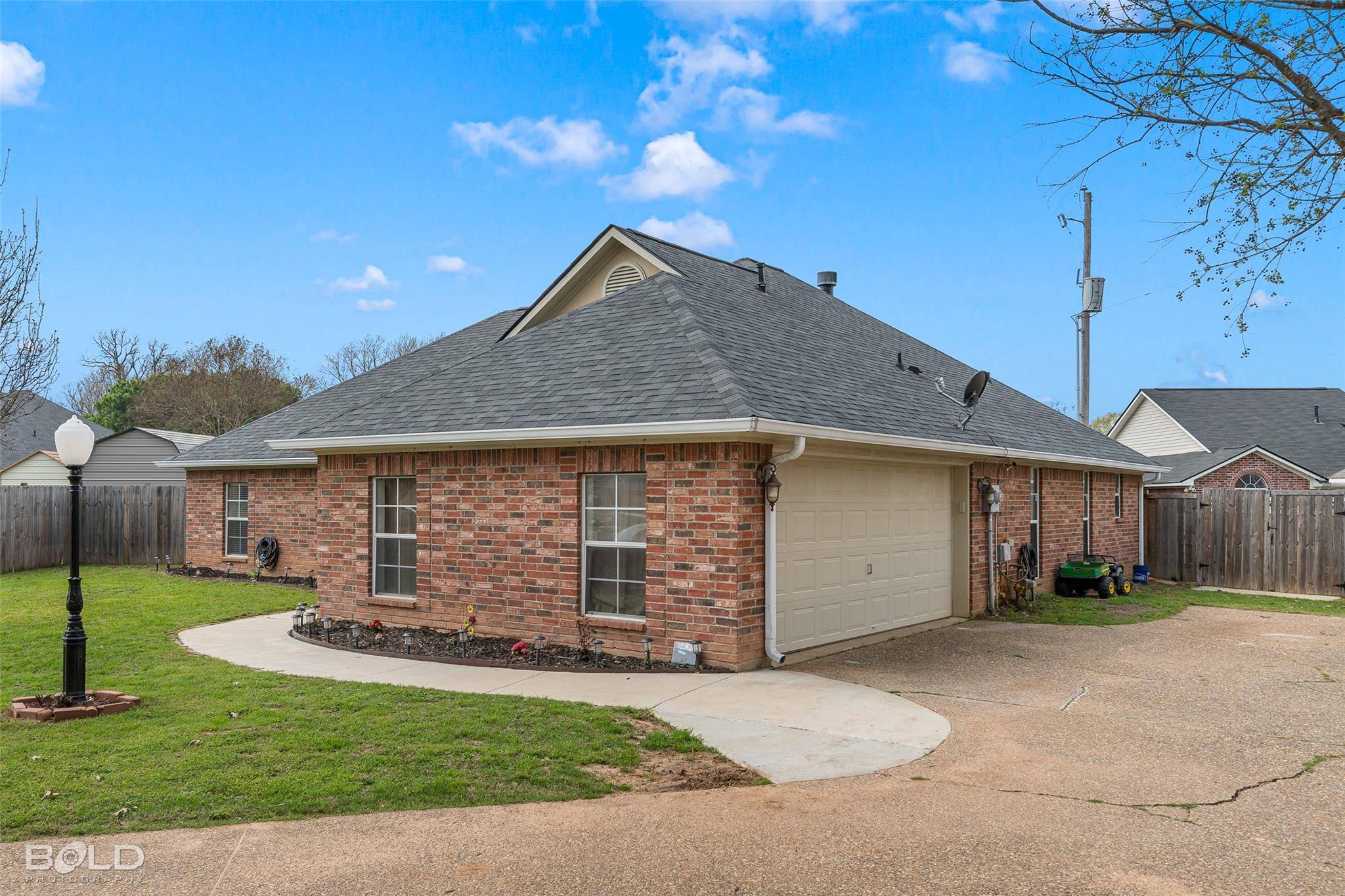 Bossier City, LA 71112,5065 Longstreet Place